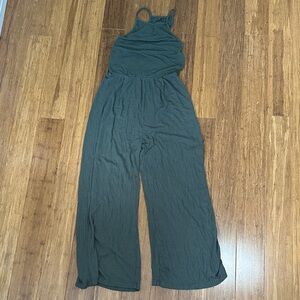 Haute Monde Green Sleeveless Jumpsuit with Wide-Leg Design